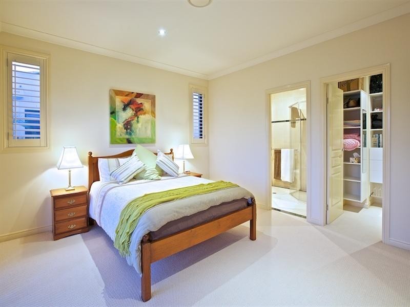 41 King Charles Drive, Sovereign Islands QLD 4216
