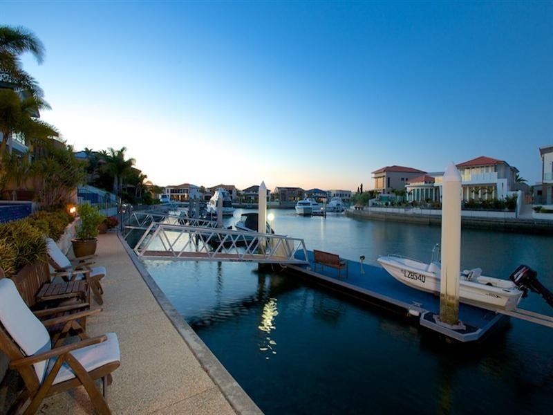 41 King Charles Drive, Sovereign Islands QLD 4216