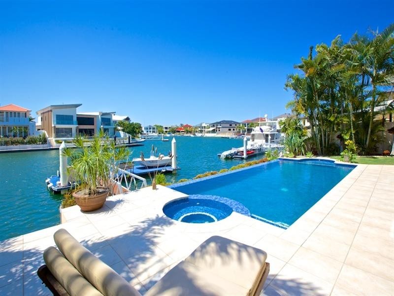 41 King Charles Drive, Sovereign Islands QLD 4216