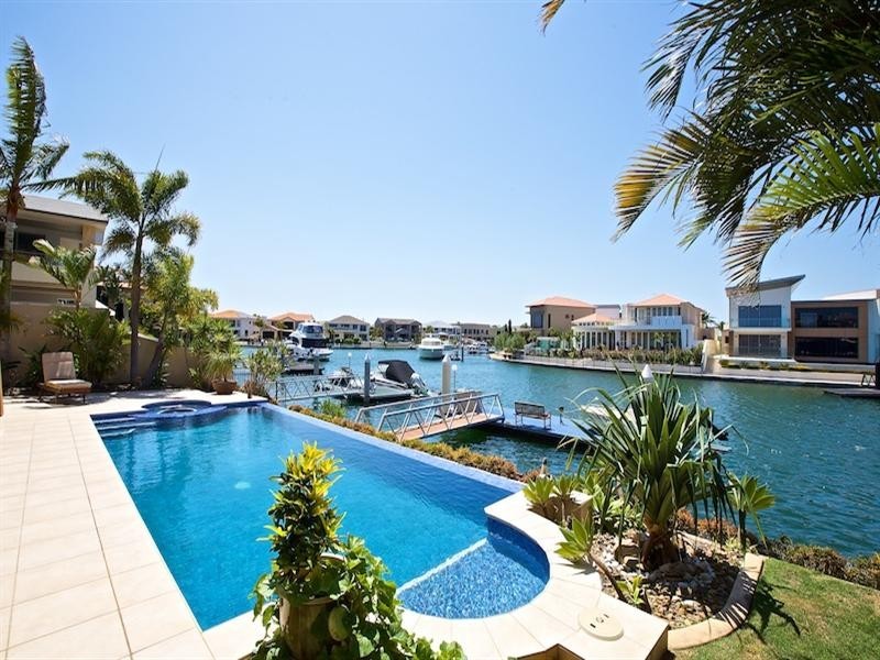 41 King Charles Drive, Sovereign Islands QLD 4216
