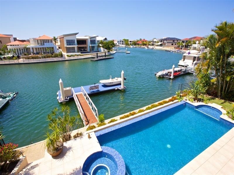 41 King Charles Drive, Sovereign Islands QLD 4216