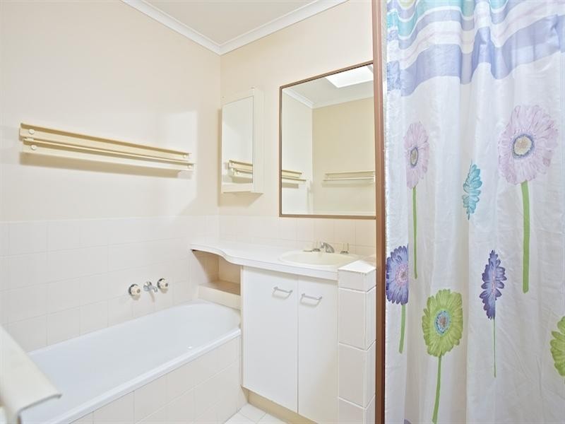 2/8 Botanical Drive, Labrador QLD 4215