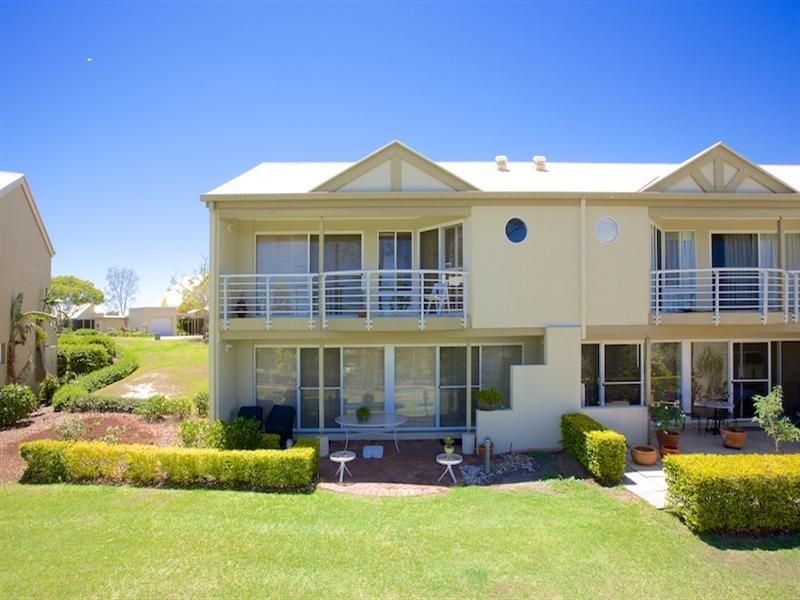 5376 Bay Hill Terrace, Hope Island QLD 4212