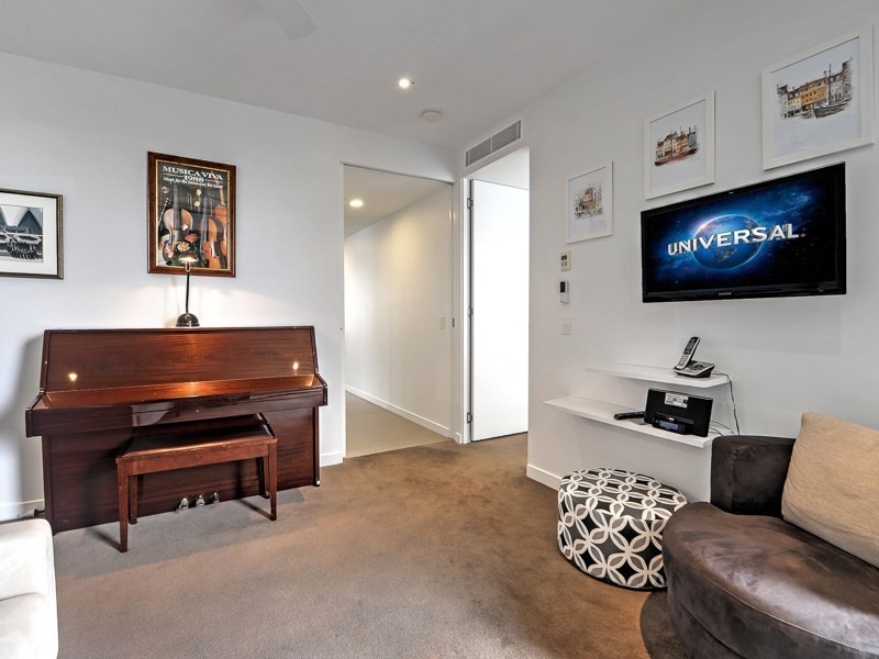 1305/1 Sunset Avenue, Paradise Point QLD 4216