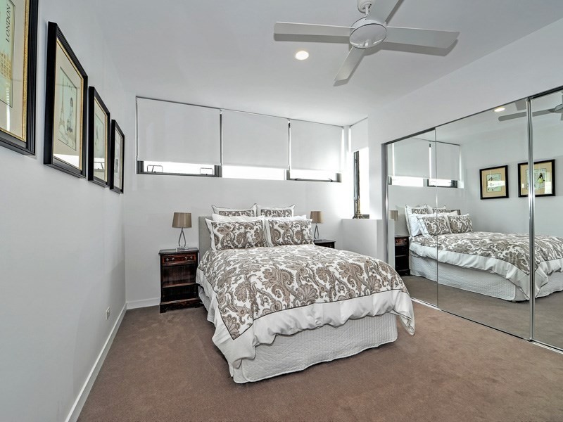 1305/1 Sunset Avenue, Paradise Point QLD 4216