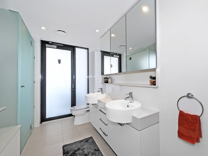 6404/323 Bayview Street, Hollywell QLD 4216