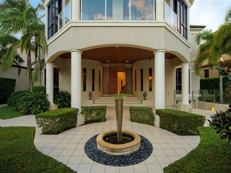 11 King James Court, Sovereign Islands QLD 4216