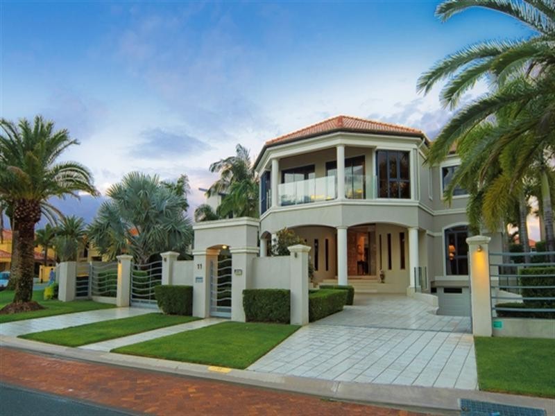 11 King James Court, Sovereign Islands QLD 4216