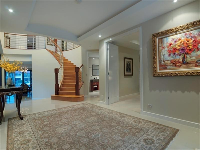 11 King James Court, Sovereign Islands QLD 4216