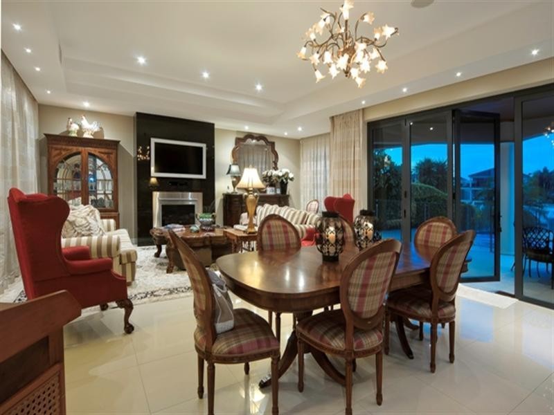 11 King James Court, Sovereign Islands QLD 4216