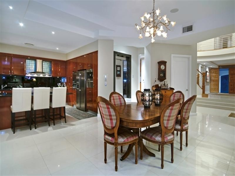 11 King James Court, Sovereign Islands QLD 4216