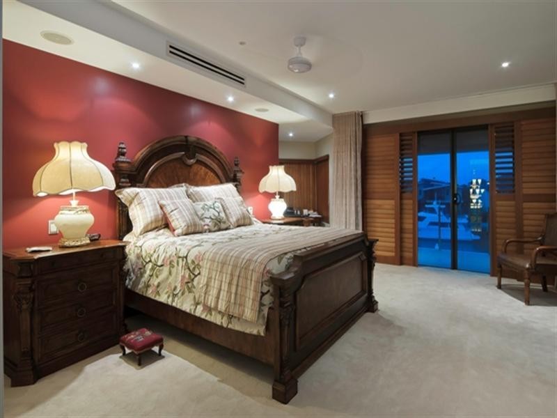 11 King James Court, Sovereign Islands QLD 4216