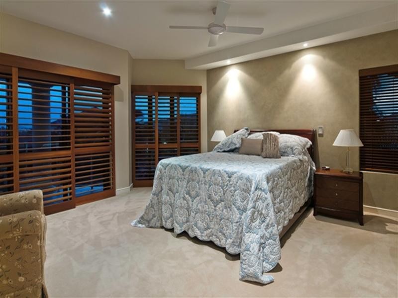 11 King James Court, Sovereign Islands QLD 4216