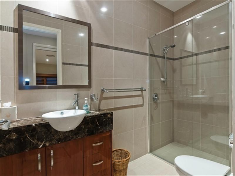 11 King James Court, Sovereign Islands QLD 4216