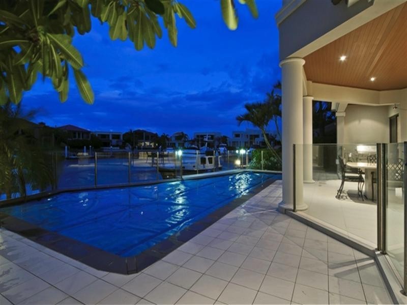 11 King James Court, Sovereign Islands QLD 4216