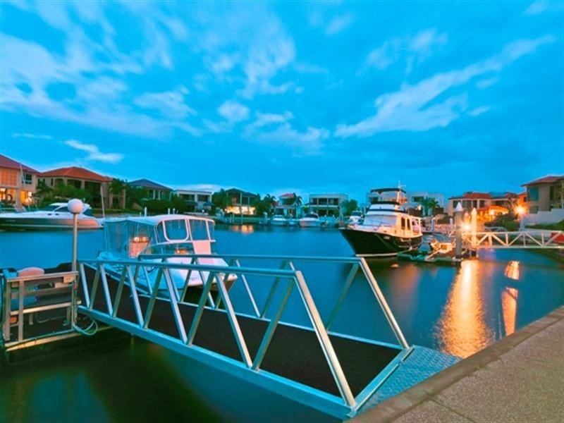 11 King James Court, Sovereign Islands QLD 4216