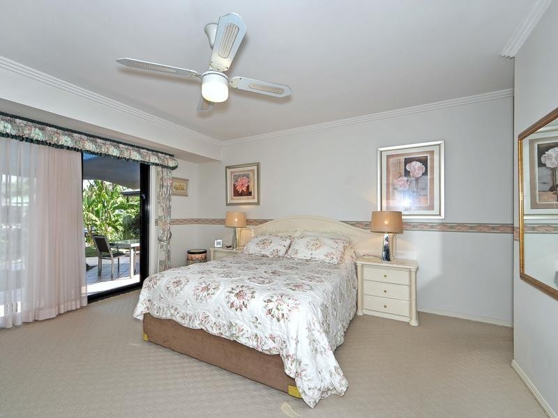 2 Glenwater Crescent, Helensvale QLD 4212