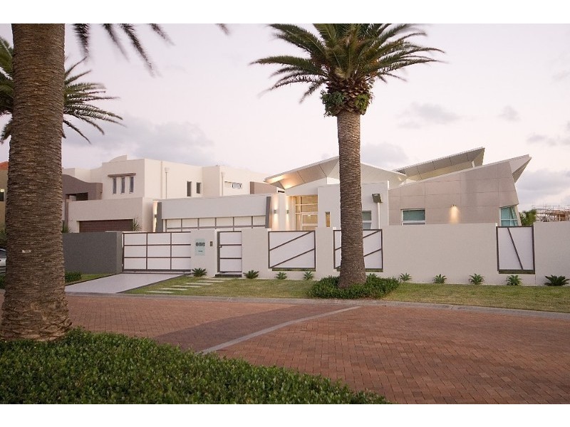 1 Royal Albert Crescent, Paradise Point QLD 4216
