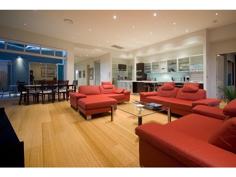 1 Royal Albert Crescent, Paradise Point QLD 4216