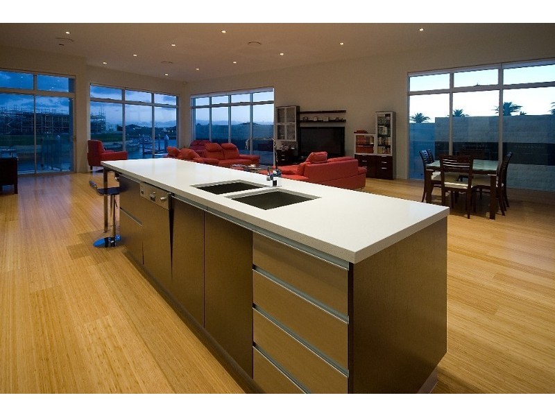 1 Royal Albert Crescent, Paradise Point QLD 4216