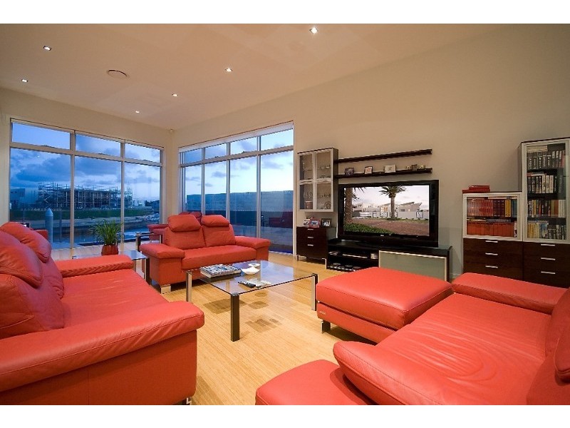 1 Royal Albert Crescent, Paradise Point QLD 4216
