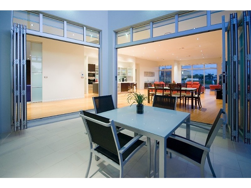 1 Royal Albert Crescent, Paradise Point QLD 4216