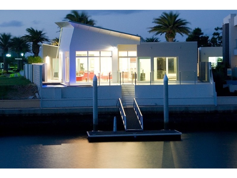 1 Royal Albert Crescent, Paradise Point QLD 4216