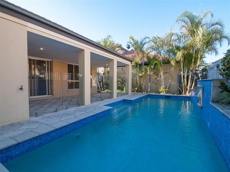 35 Ken Crescent, Helensvale QLD 4212