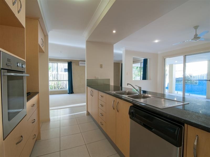 35 Ken Crescent, Helensvale QLD 4212