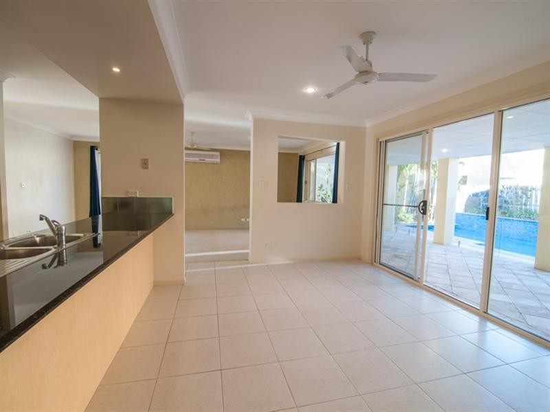 35 Ken Crescent, Helensvale QLD 4212