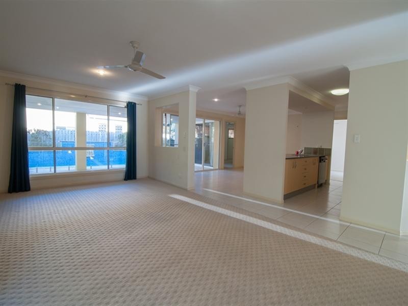 35 Ken Crescent, Helensvale QLD 4212