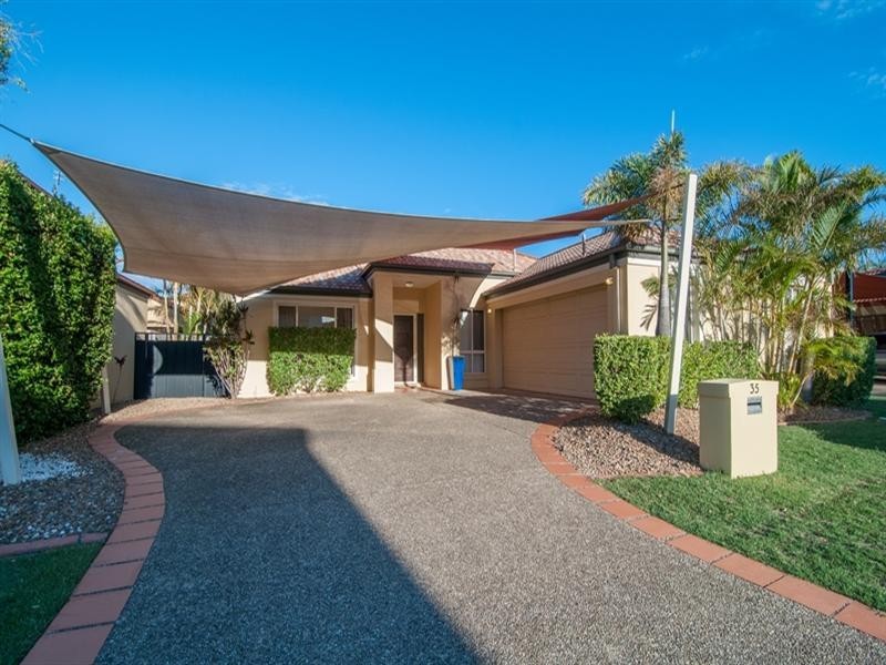 35 Ken Crescent, Helensvale QLD 4212