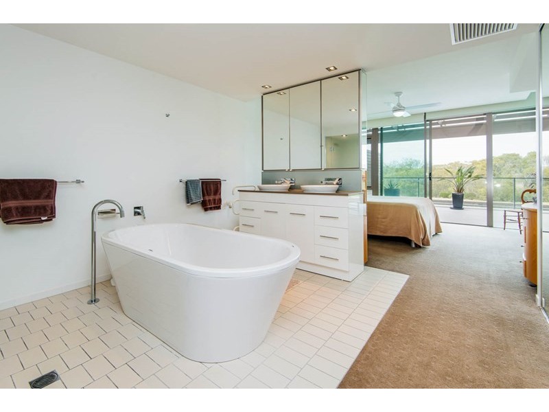 29106/2 Ephraim Island, Paradise Point QLD 4216