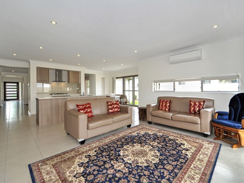 17 Rhodium Crescent, Hope Island QLD 4212