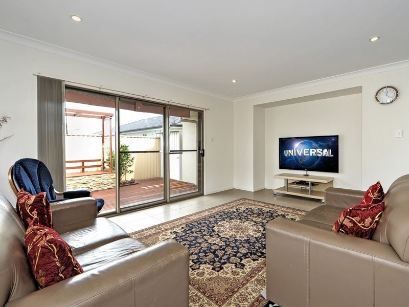 17 Rhodium Crescent, Hope Island QLD 4212