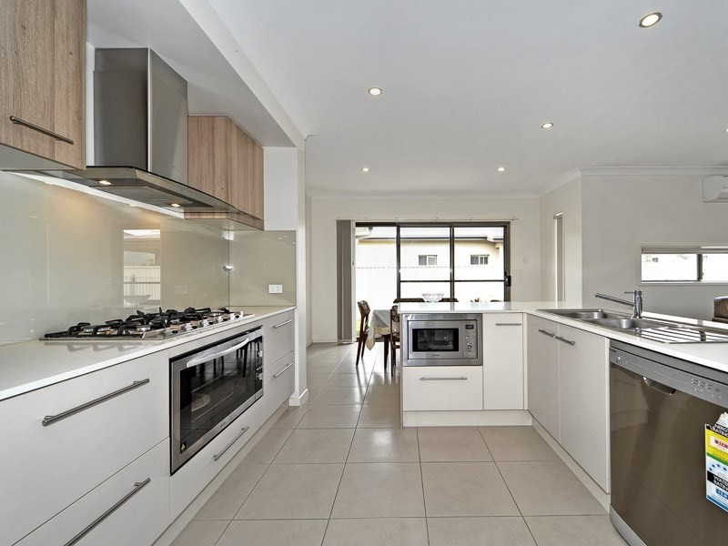 17 Rhodium Crescent, Hope Island QLD 4212