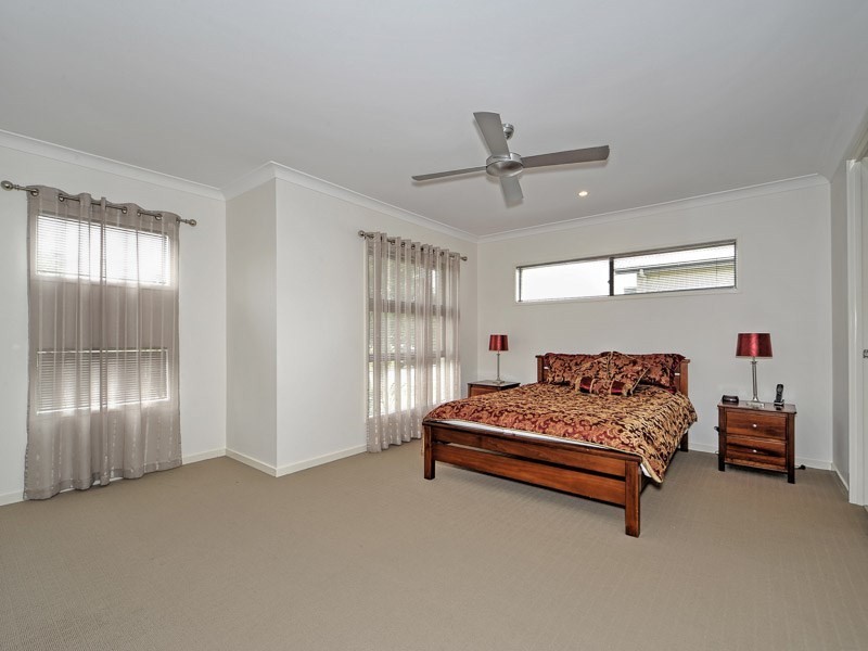 17 Rhodium Crescent, Hope Island QLD 4212