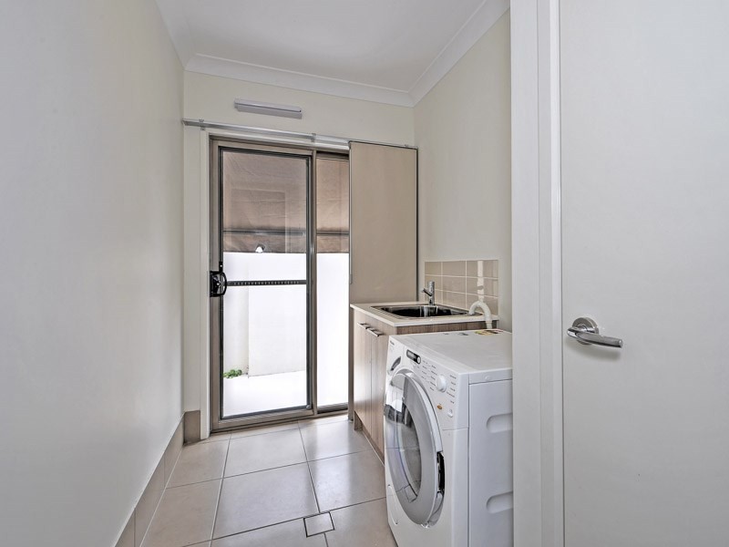 17 Rhodium Crescent, Hope Island QLD 4212