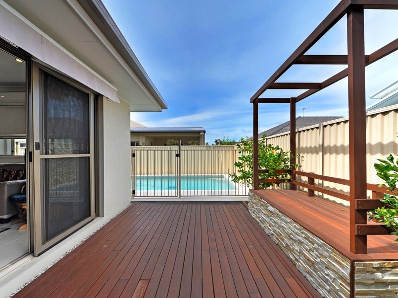 17 Rhodium Crescent, Hope Island QLD 4212
