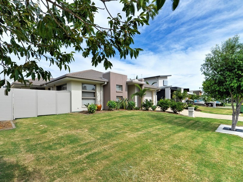 17 Rhodium Crescent, Hope Island QLD 4212