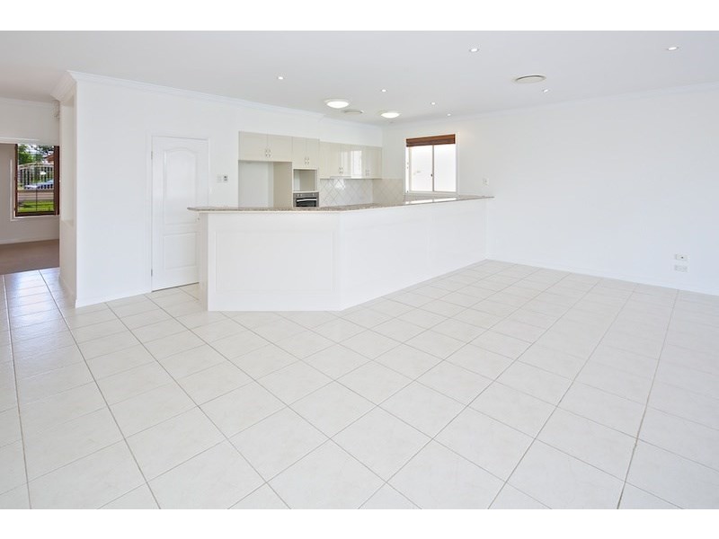 37 The Peninsula, Sovereign Islands QLD 4216