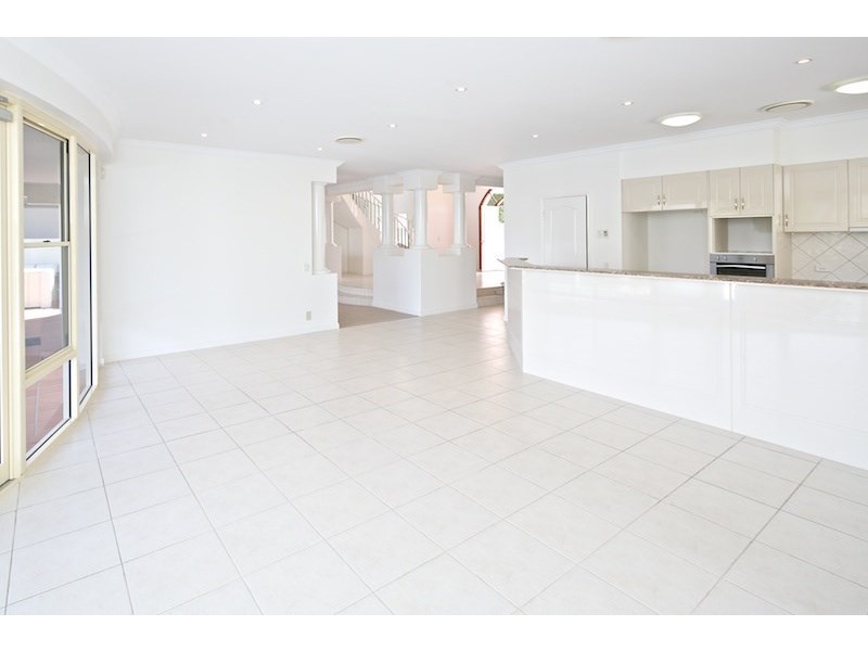 37 The Peninsula, Sovereign Islands QLD 4216