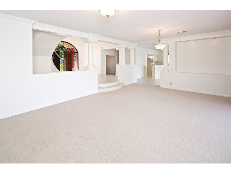 37 The Peninsula, Sovereign Islands QLD 4216