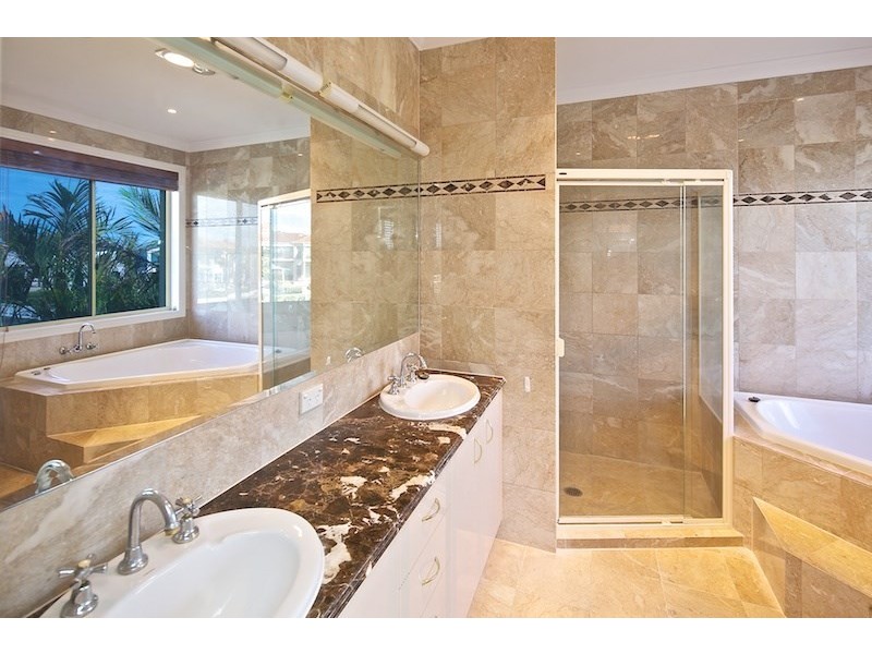 37 The Peninsula, Sovereign Islands QLD 4216