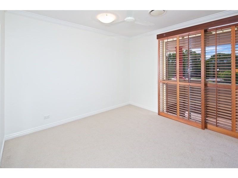 37 The Peninsula, Sovereign Islands QLD 4216