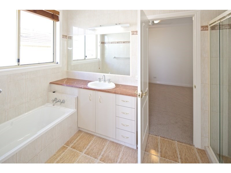 37 The Peninsula, Sovereign Islands QLD 4216