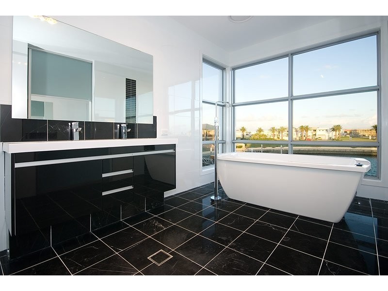 Paradise Point QLD 4216