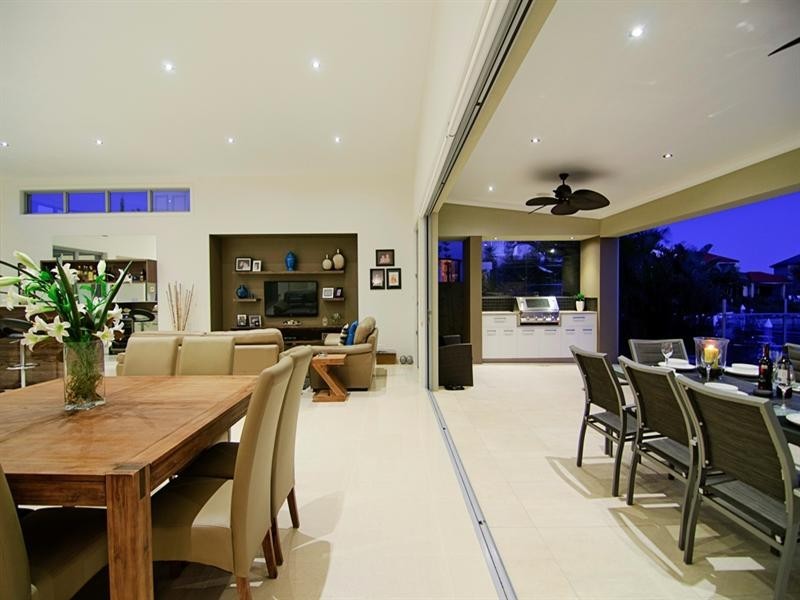 Sovereign Islands QLD 4216