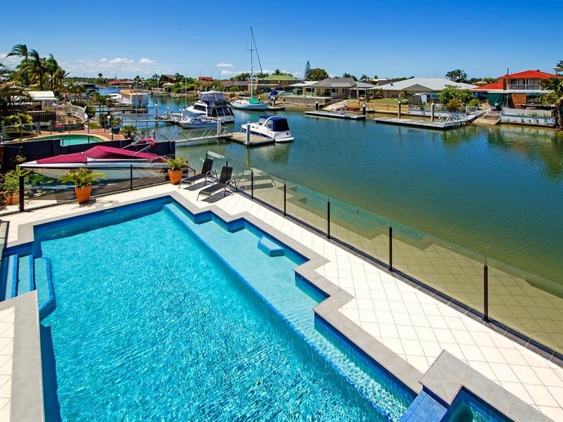 37 Oxley Drive, Paradise Point QLD 4216