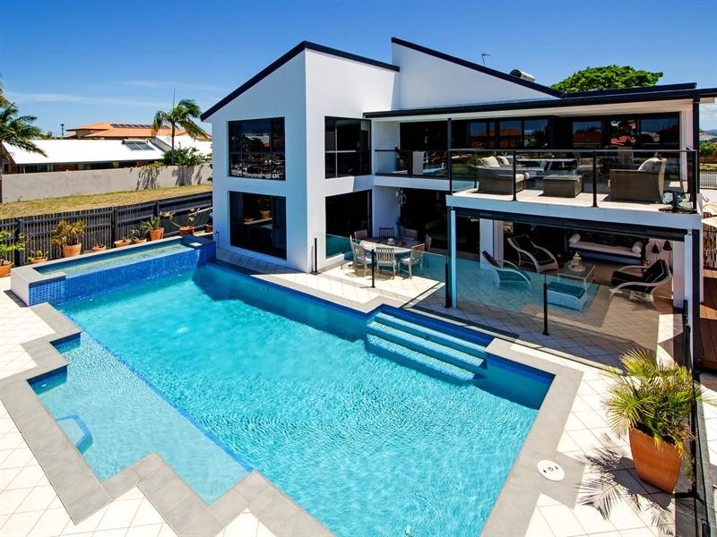 37 Oxley Drive, Paradise Point QLD 4216